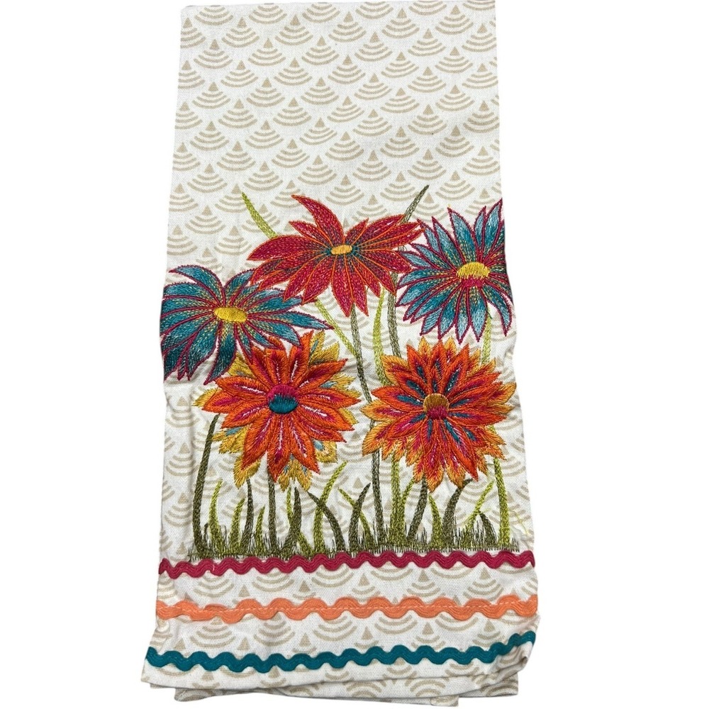 Artistic Accents‎ Hand Towel Unisex OS Cream Very Good Floral Embroidered Boho
